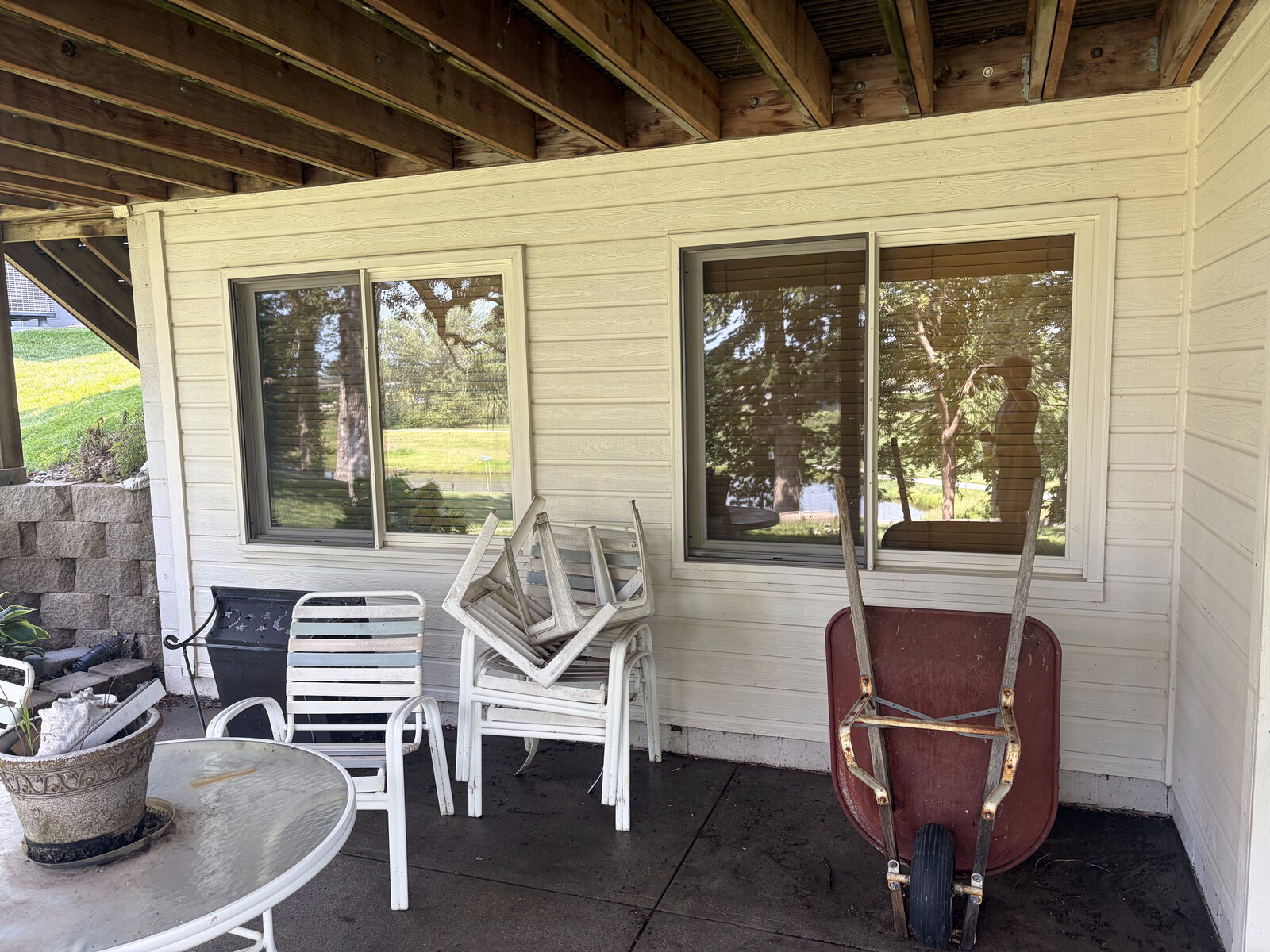 Clean patio windows after service